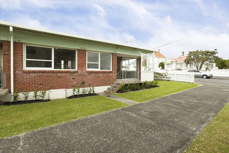 Photo of property in 1/134 Calliope Road, Stanley Point, Auckland, 0624