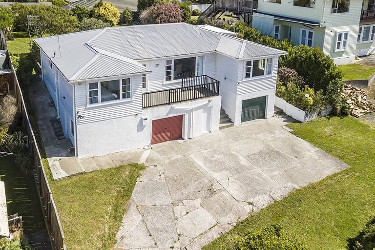 Photo of property in 7 Rewa Terrace, Tawa, Wellington, 5028