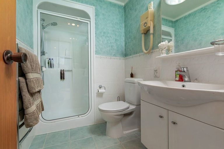 Photo of property in 56 Rosewarne Crescent, Glendene, Auckland, 0602