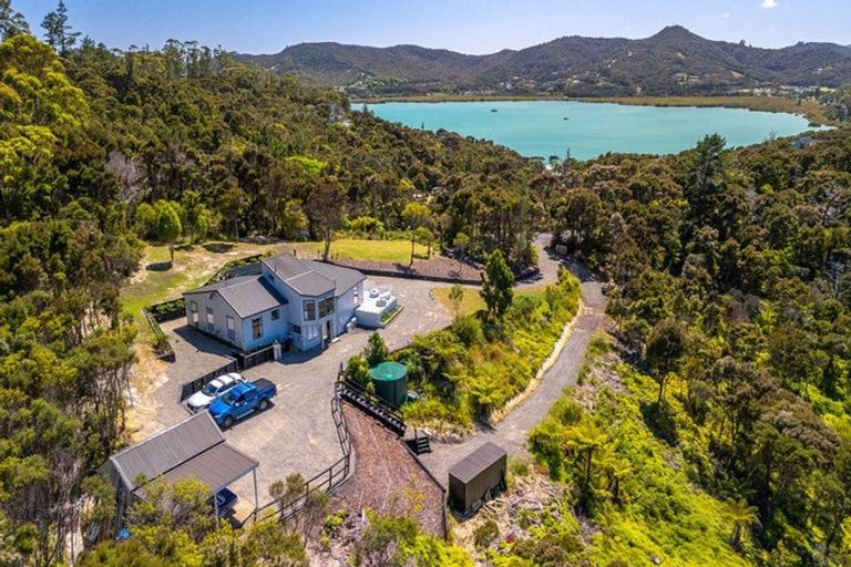 Photo of property in 77 Te Wahapu Road, Russell, 0272