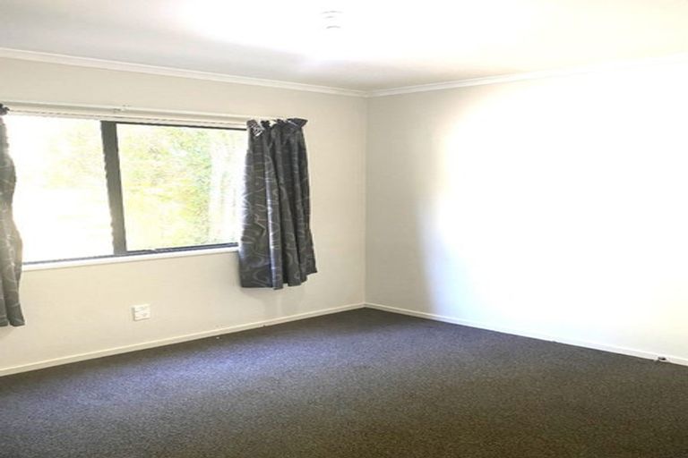 Photo of property in 10b Ted Gilberd Place, Newlands, Wellington, 6037
