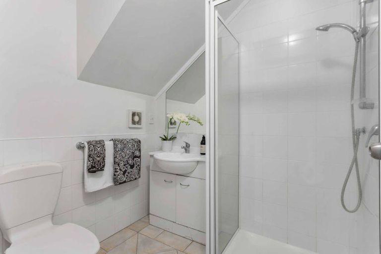 Photo of property in 8a Flynn Street, Birkdale, Auckland, 0626