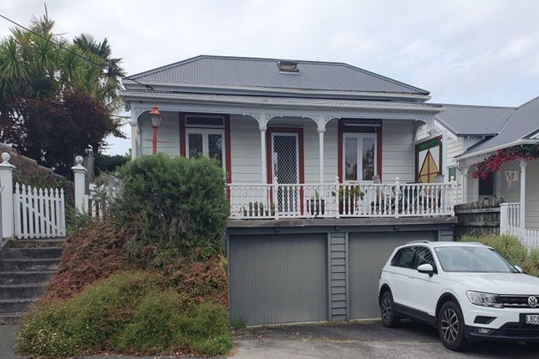 Photo of property in 9 Hastings Parade, Devonport, Auckland, 0624