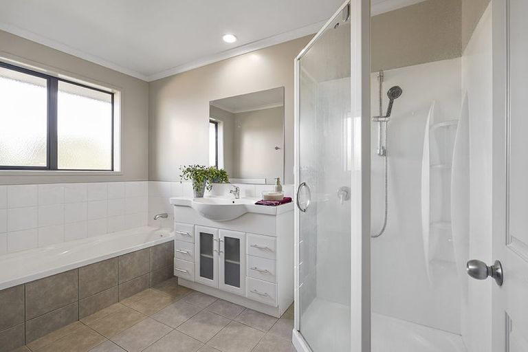 Photo of property in 13 Bishopsworth Way, Huntington, Hamilton, 3210