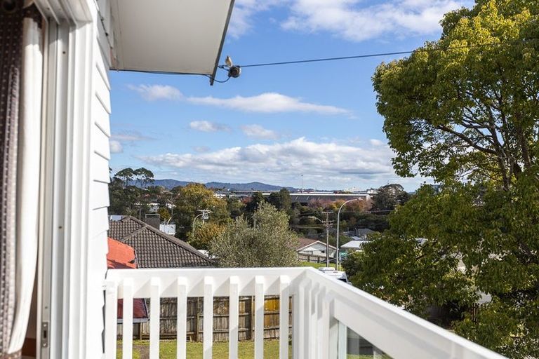 Photo of property in 58 Vodanovich Road, Te Atatu South, Auckland, 0610