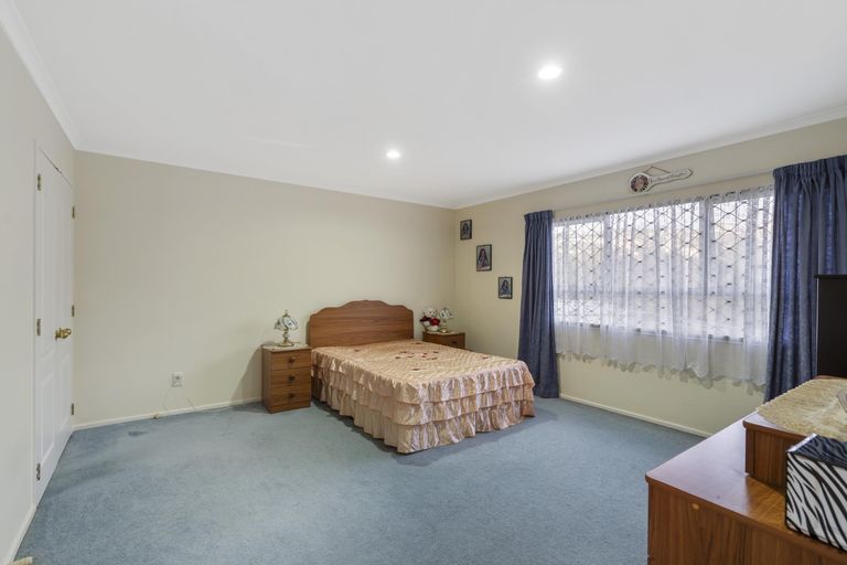 Photo of property in 12 Pistachio Place, Goodwood Heights, Auckland, 2105