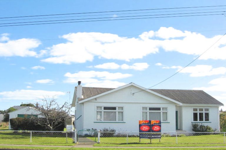 Photo of property in 77 Bridge Street, Bulls, 4818