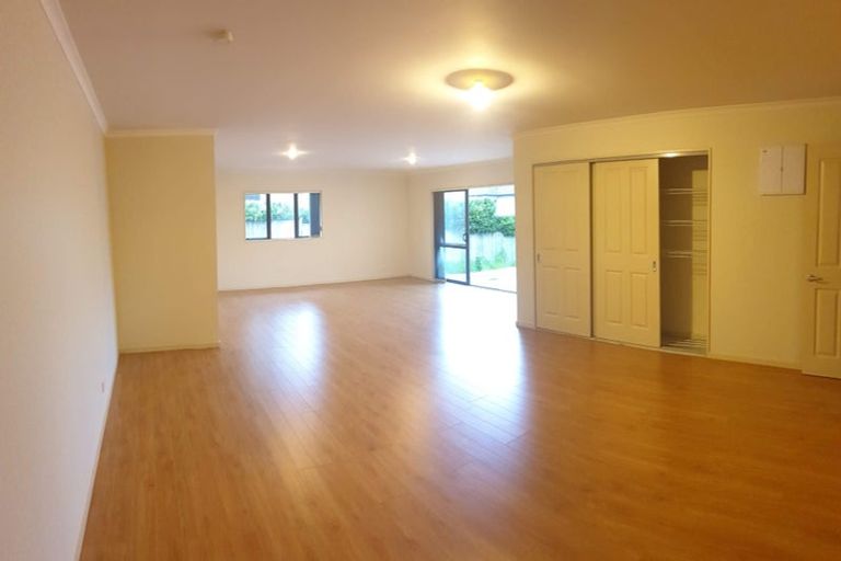 Photo of property in 24 Armstrong Farm Drive, East Tamaki Heights, Auckland, 2016