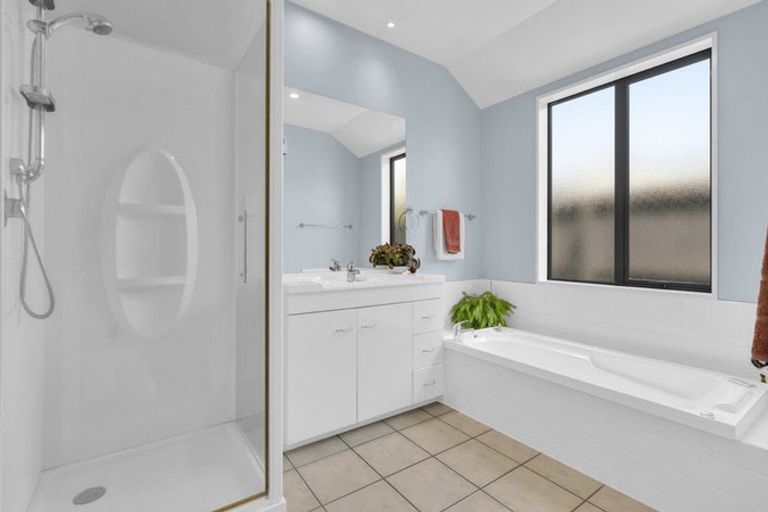 Photo of property in 5 Rooney Place, Aidanfield, Christchurch, 8025