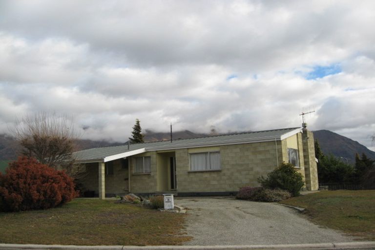 Photo of property in 1 Rimu Lane, Wanaka, 9305