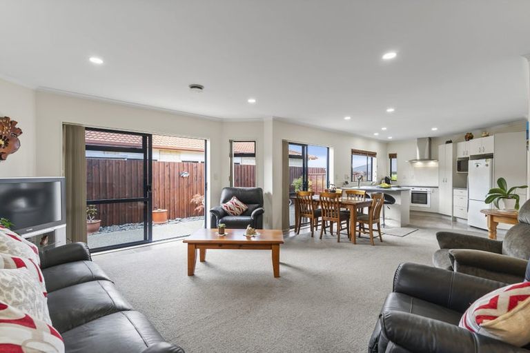 Photo of property in 44 Chesterfield Way, Orewa, 0931