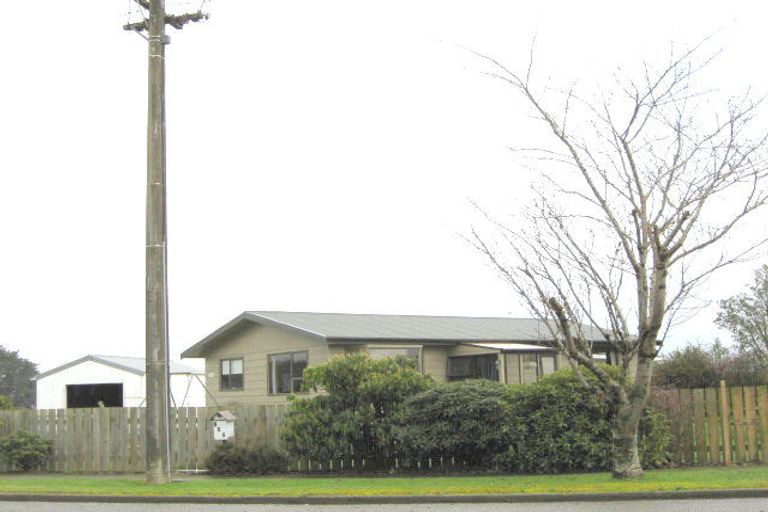 Photo of property in 130 Seaward Road, Edendale, 9825