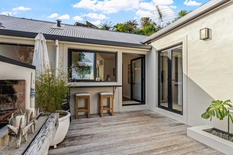 Photo of property in 10 Zita Avenue, Matakatia, Whangaparaoa, 0930