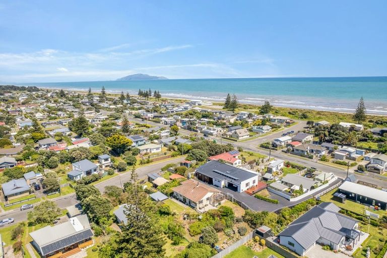 Photo of property in 14 Koromiko Street, Otaki Beach, Otaki, 5512