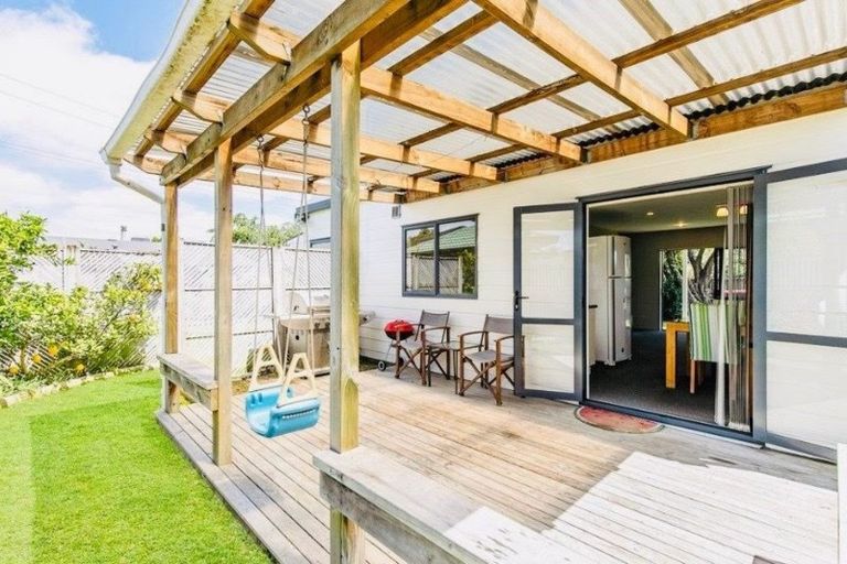 Photo of property in 2 Braeburn Place, Takanini, 2112