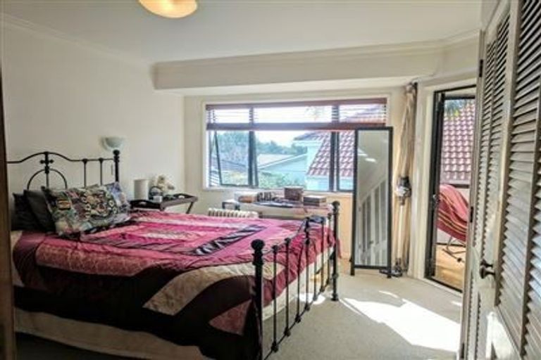 Photo of property in 2/1 Frieston Road, Milford, Auckland, 0620