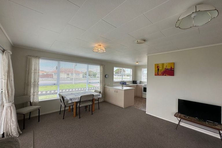 Photo of property in 15 Nelson Street, Waitara, 4320