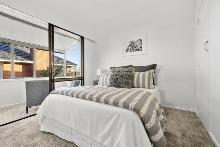 Photo of property in 1/623 Beach Road, Rothesay Bay, Auckland, 0630