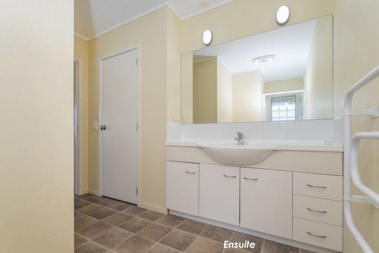 Photo of property in 5 Cholmondeley Crescent, Whitianga, 3510