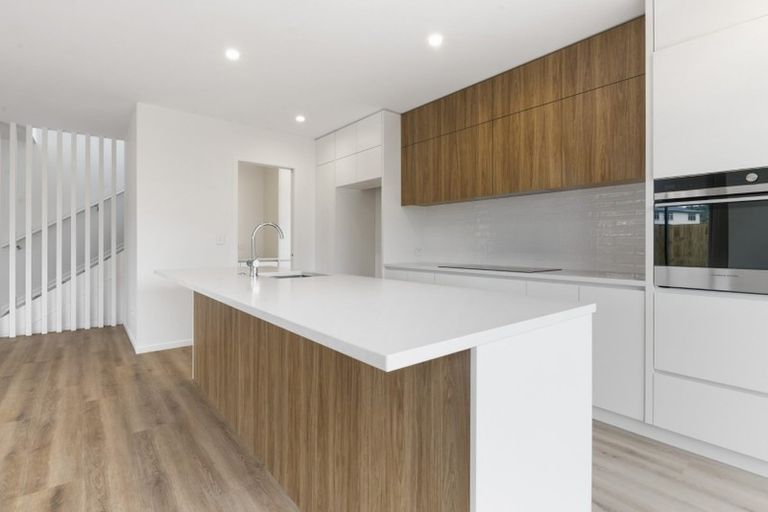 Photo of property in 24 Headsail Drive, Long Bay, Auckland, 0630