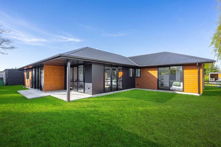 Photo of property in 7 Chisholm Place, Carterton, 5713