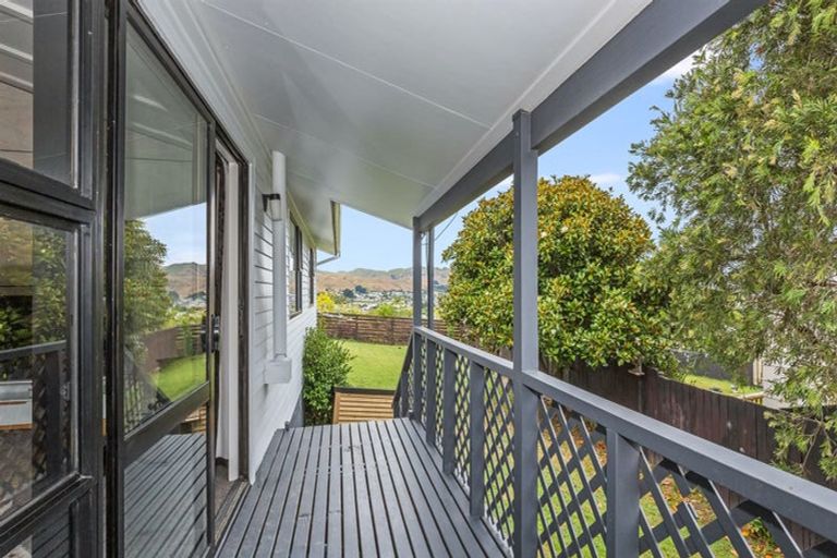 Photo of property in 10 Sombrero View, Ascot Park, Porirua, 5024
