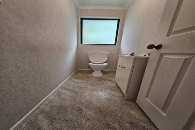 Photo of property in 8a Busby Place, Awapuni, Palmerston North, 4412