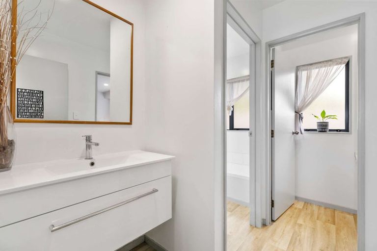 Photo of property in 16 O'sullivan Place, Waiuku, 2123