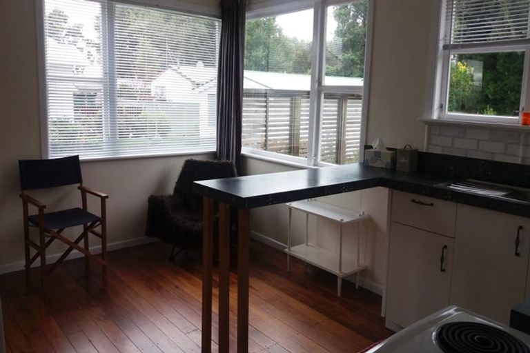 Photo of property in 86 Brandon Street, Featherston, 5710