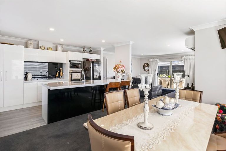 Photo of property in 5 Amoka Crescent, Parklands, Christchurch, 8083