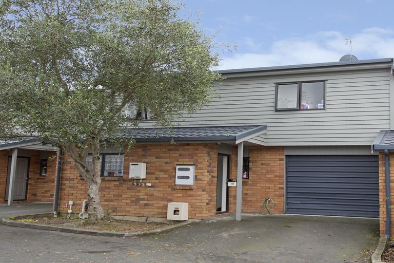 Photo of property in 6/36 West Coast Road, Glen Eden, Auckland, 0602