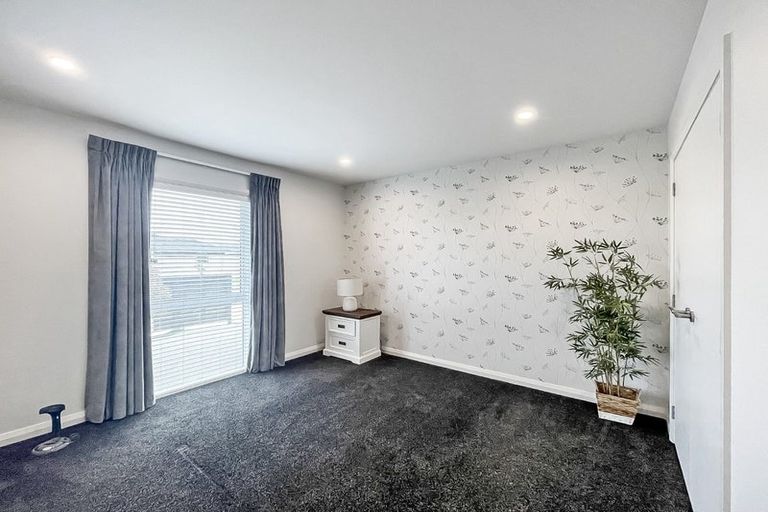 Photo of property in 53 Johnstone Drive, Fitzherbert, Palmerston North, 4410