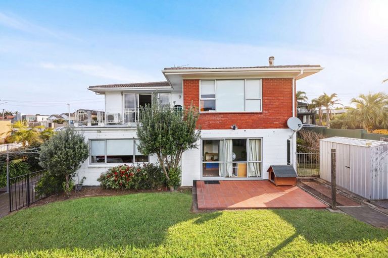 Photo of property in 19 Takutai Avenue, Bucklands Beach, Auckland, 2012