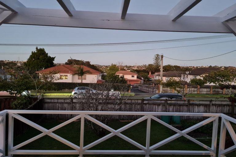 Photo of property in 3 Links Road, New Lynn, Auckland, 0600