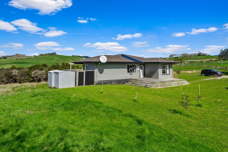 Photo of property in 17 Ranganui Road, Kaiwaka, 0573