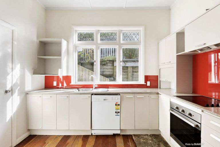 Photo of property in 63 Central Terrace, Kelburn, Wellington, 6012