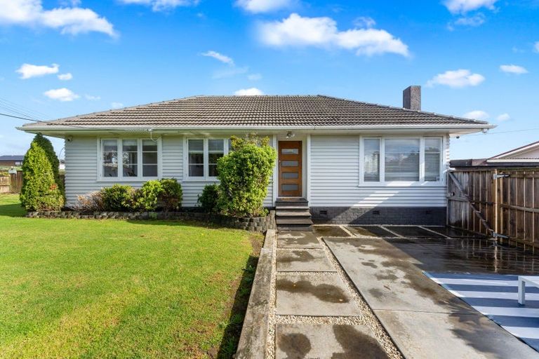 Photo of property in 57 Amberley Avenue, Te Atatu South, Auckland, 0610