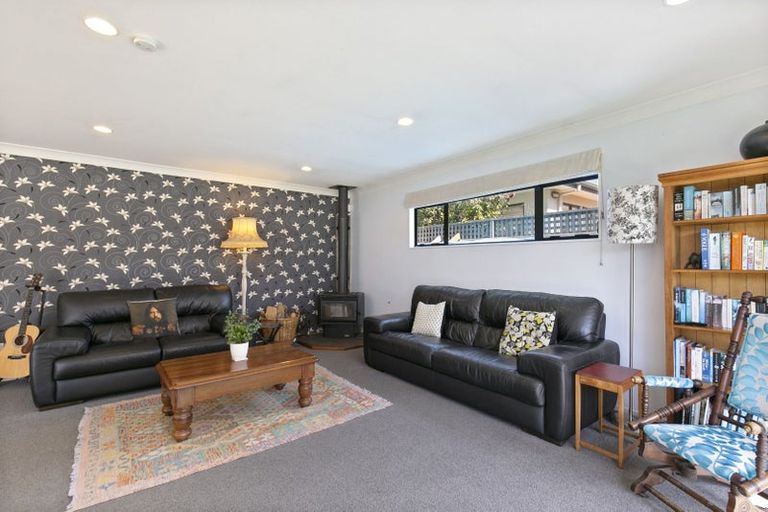 Photo of property in 104 Westchester Drive, Churton Park, Wellington, 6037