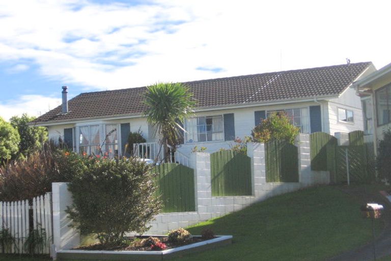 Photo of property in 5 Moxham Grove, Massey, Auckland, 0614