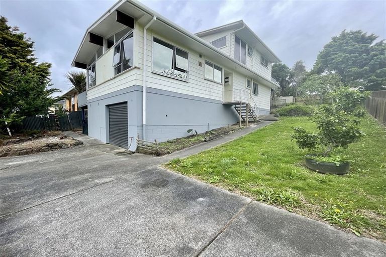 Photo of property in 18 Pankhurst Place, Sunnyvale, Auckland, 0612