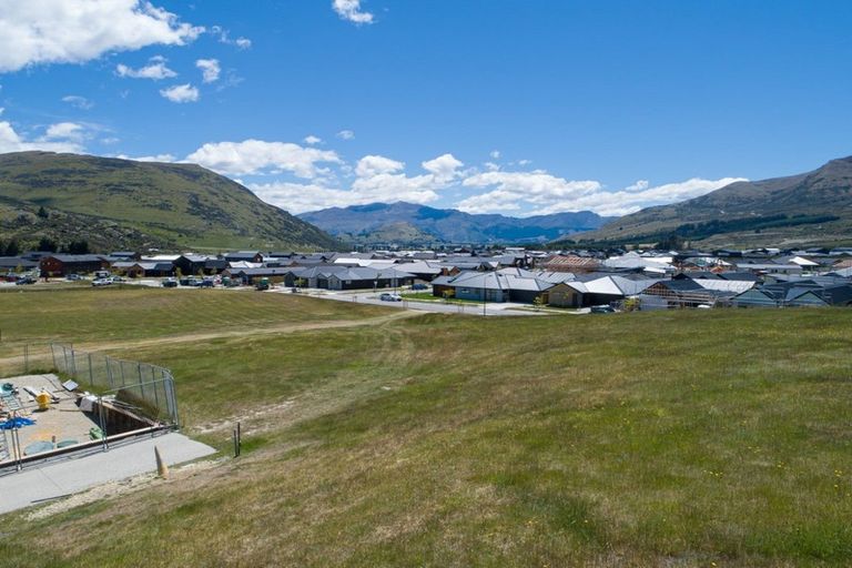 Photo of property in 46 Cunninghams Drive, Jacks Point, Queenstown, 9371