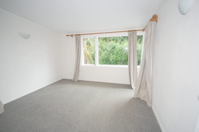 Photo of property in 2/64 Exmouth Road, Northcote, Auckland, 0627