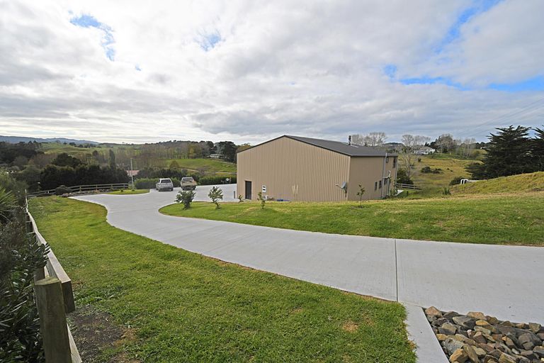 Photo of property in 17 Lupis Way, Kaiwaka, 0573