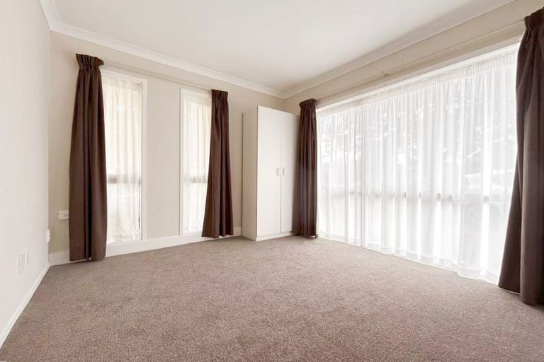 Photo of property in 24 Jillteresa Crescent, Half Moon Bay, Auckland, 2012