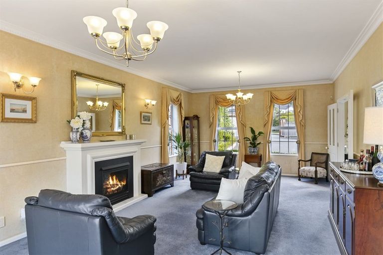 Photo of property in 21 Claverton Grove, Churton Park, Wellington, 6037