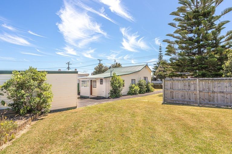 Photo of property in 21 Hood Street, Castlecliff, Whanganui, 4501