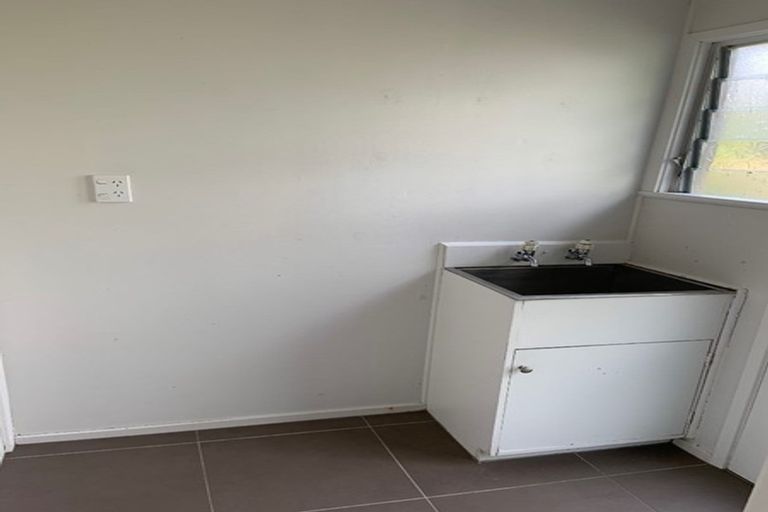 Photo of property in 2/26 Ludlow Terrace, Totara Vale, Auckland, 0627