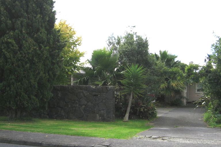 Photo of property in 11 Tawa Road, Te Atatu Peninsula, Auckland, 0610