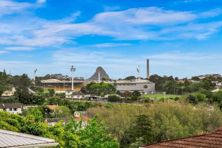 Photo of property in 50 Ballance Street, Lower Vogeltown, New Plymouth, 4310