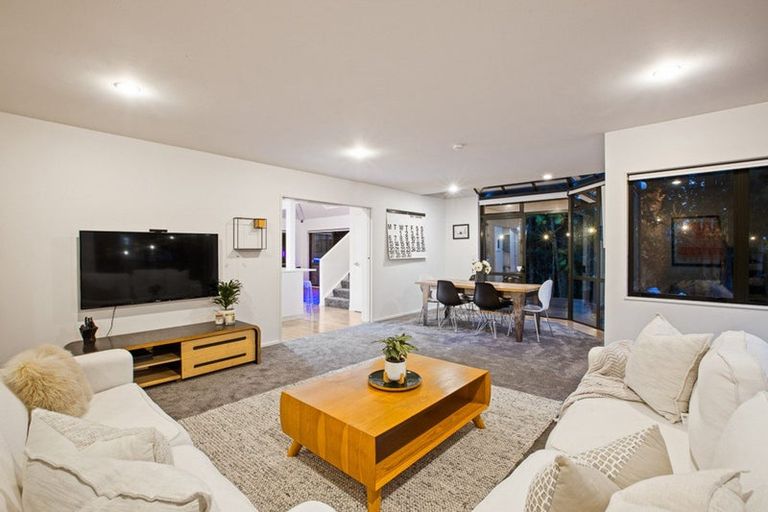 Photo of property in 1/47 Tui Glen Road, Birkenhead, Auckland, 0626